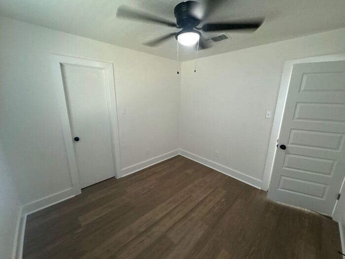 Building Photo - 14306 Vandever St