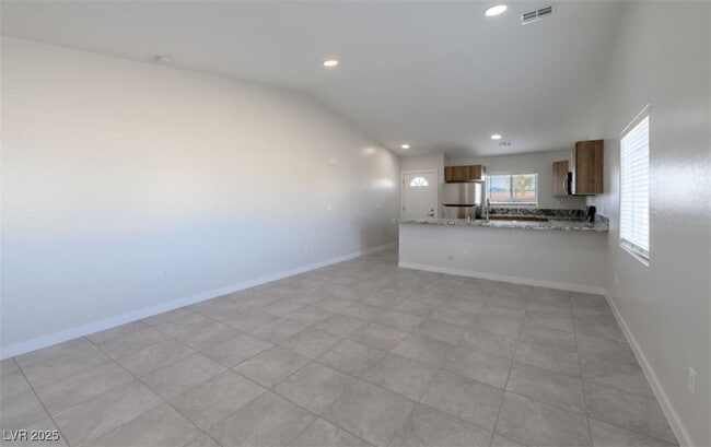 Building Photo - 1711 Sycamore Ave