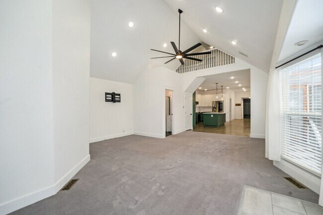 Building Photo - 4 Bed 2.5 Bath Available Now in Sloans Lake!