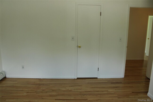 Building Photo - 8 Tanglewood Dr