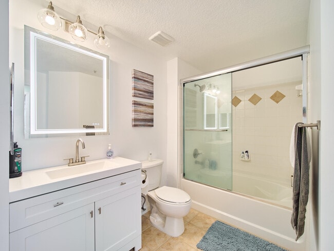 Building Photo - 9112 Myrtlewood Cir W