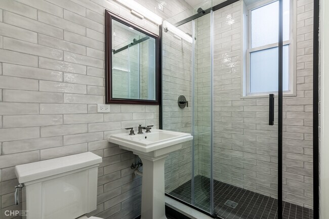 Building Photo - 2318 W Thomas St