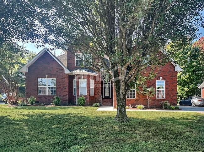 Building Photo - 447 Titans Cir
