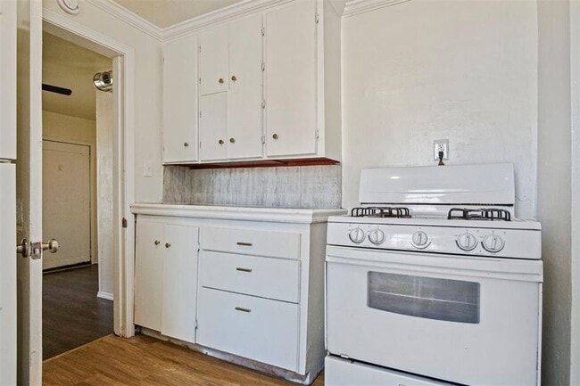 Building Photo - 2812 S Broadway Ave