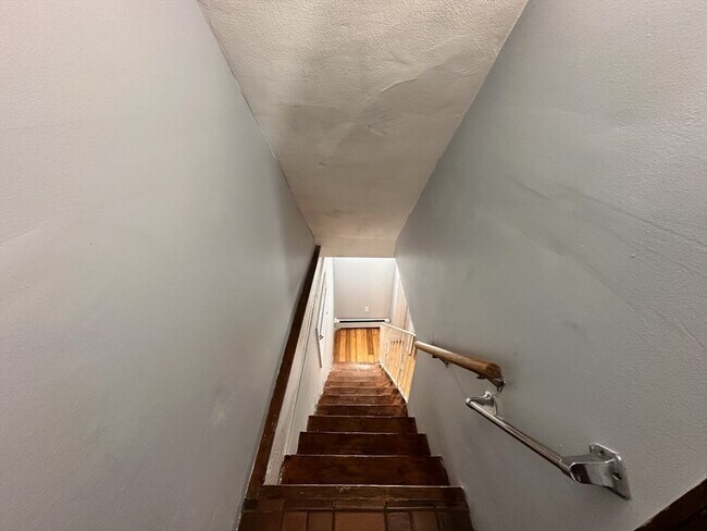 Building Photo - 474 E 7th St