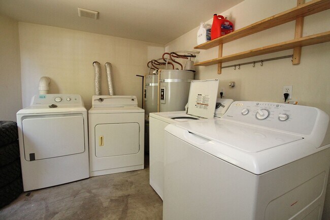 Building Photo - 4030-4030 NE Garfield Ave.