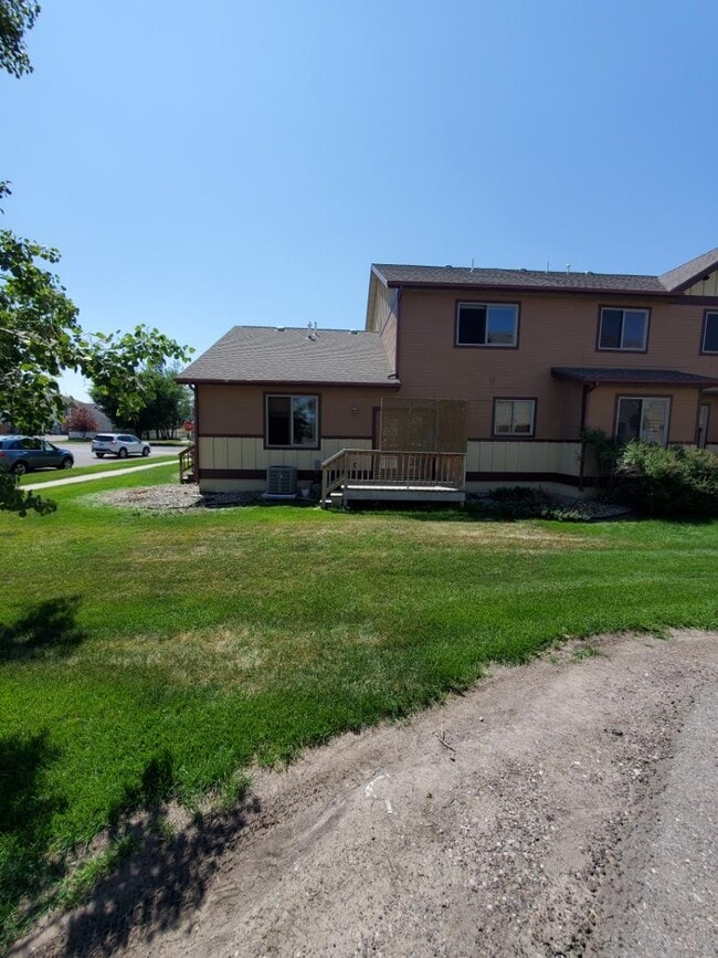 Building Photo - 905 Saxon Way