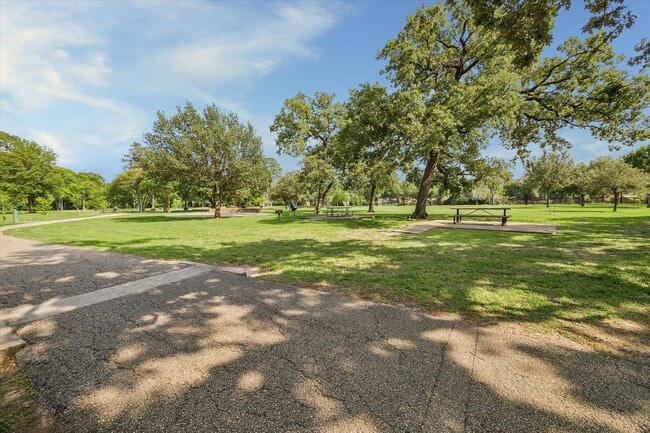 Building Photo - 5311 Hialeah Dr
