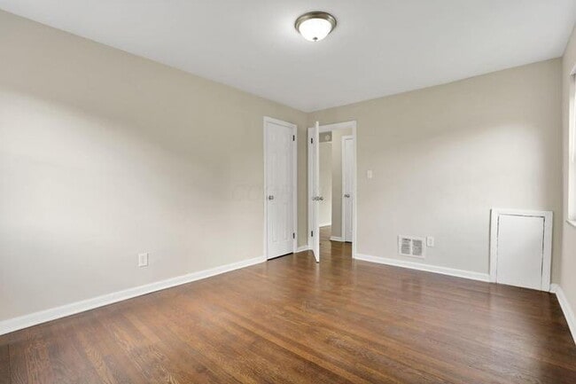 Building Photo - Updated 1BD/1BA