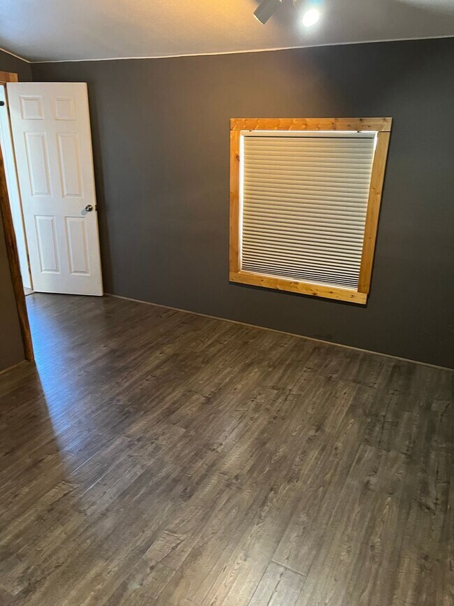 Building Photo - 3-bedroom 2 bath Corner Lot