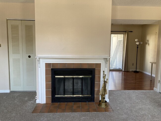 Building Photo - 1618 Thrush Ter