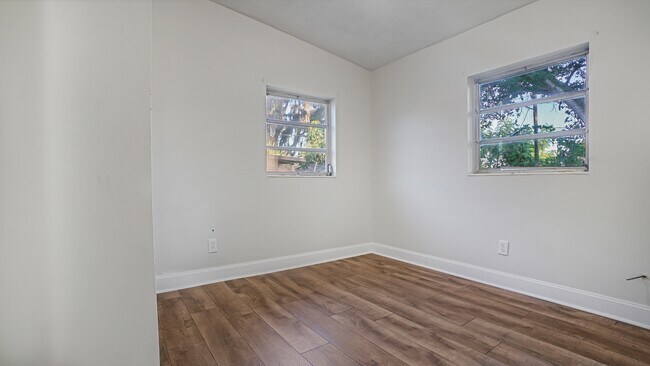 Building Photo - 5219 Bonnie Brae Cir