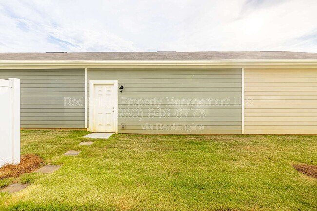 Building Photo - 317 Planters Trace Ln