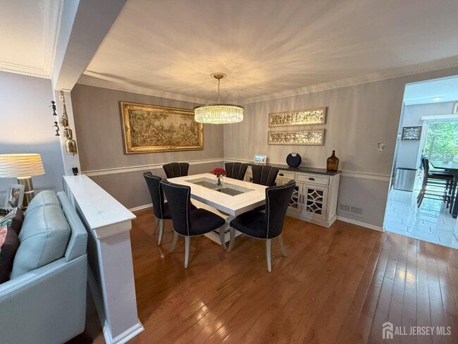 Building Photo - 37 Dorchester Dr