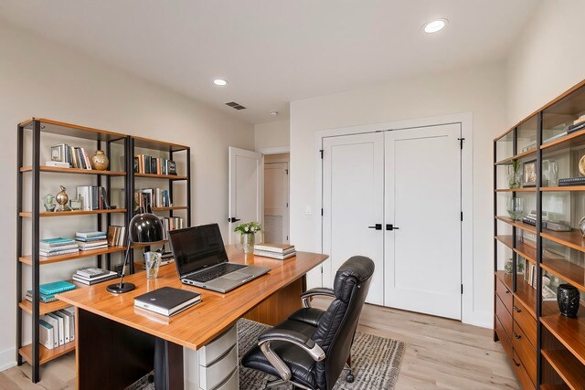 Building Photo - 5035 N Lincoln Ave