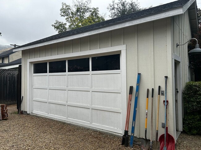 Building Photo - 2bd/2ba house with a garage available on Pismo Street.