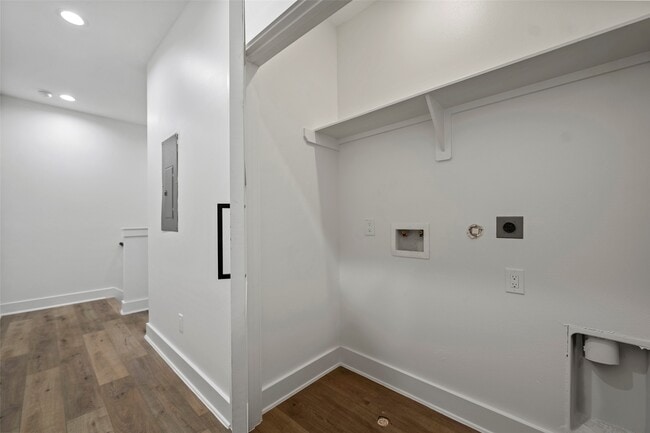 Building Photo - 8421 Venus St