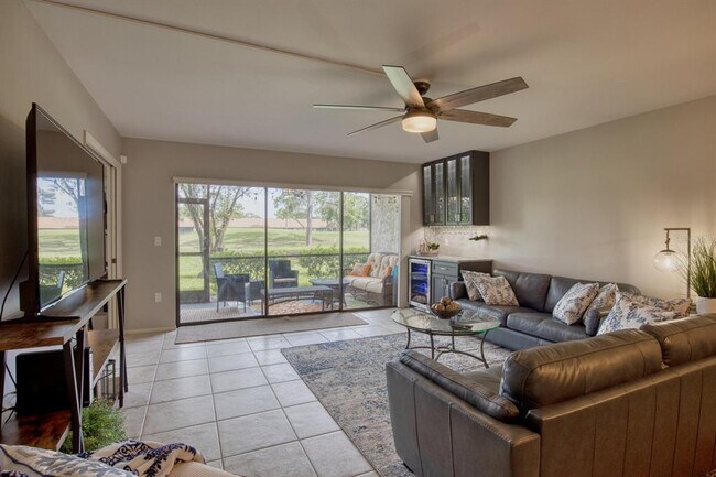 Building Photo - 5640 Golf Pointe Dr