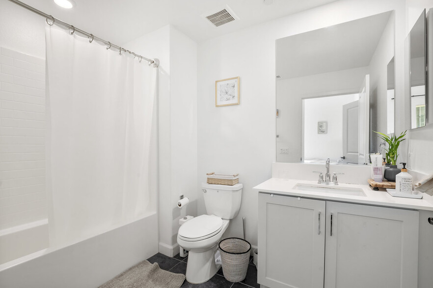 Building Photo - 7962 Belluno Way