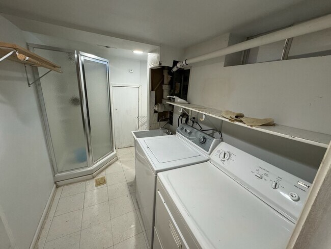 Building Photo - 9 E Judith Ann Dr