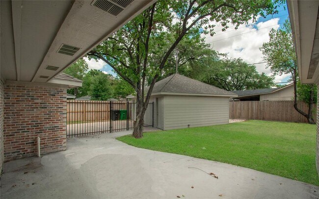 Building Photo - 6810 Northampton Way