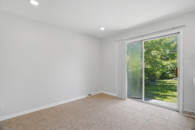 Building Photo - 405 Brewer Dr