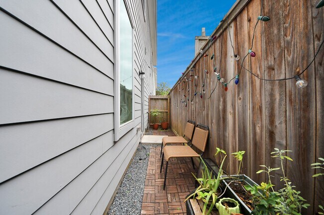 Building Photo - 9448 Kerrwood Ln