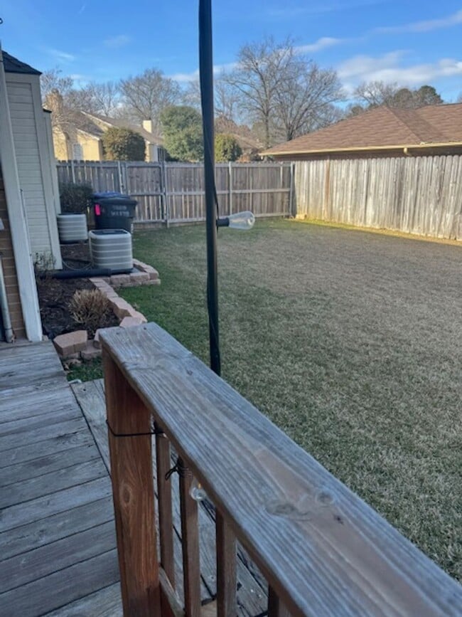 Building Photo - 3/2/2 Gated Community, Fenced Yard, Pool Access