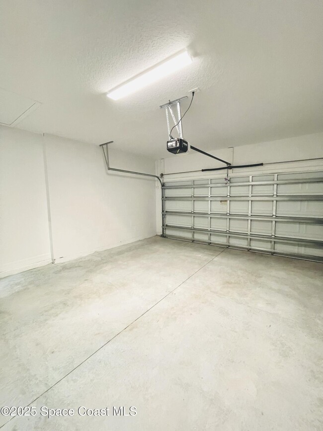 Building Photo - 526 Frink Ave