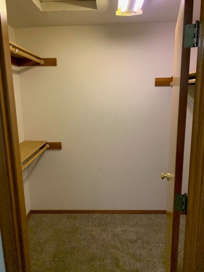 Building Photo - wuw01