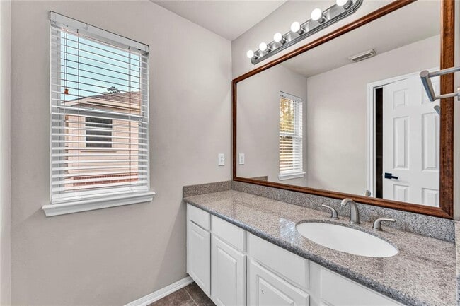 Building Photo - 19 W Spindle Tree Cir
