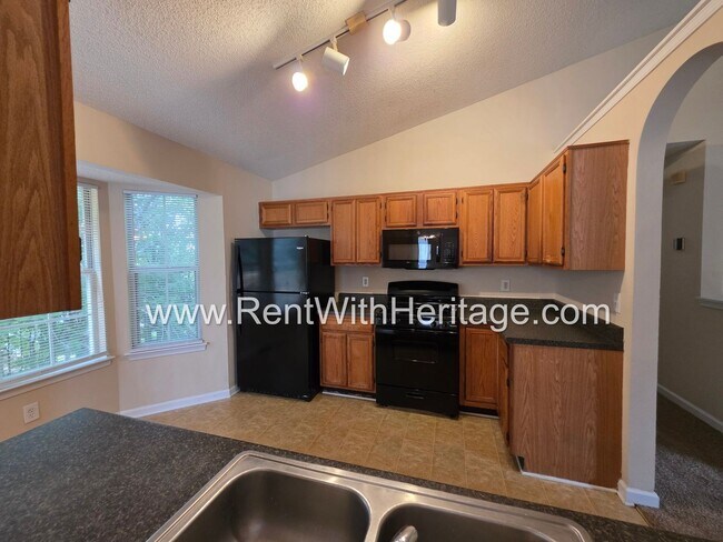 Building Photo - 6322 Hillview Ln