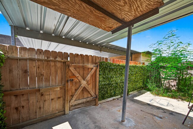 Building Photo - 4064 Belle Park Dr