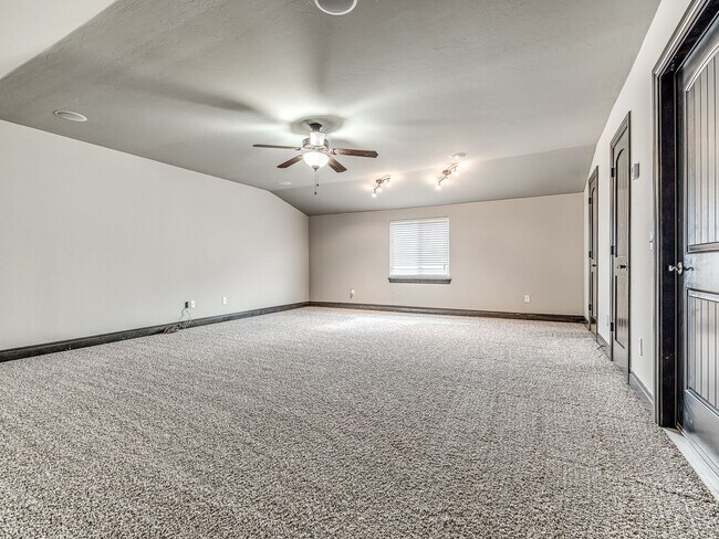 Building Photo - 13609 Gentry Dr