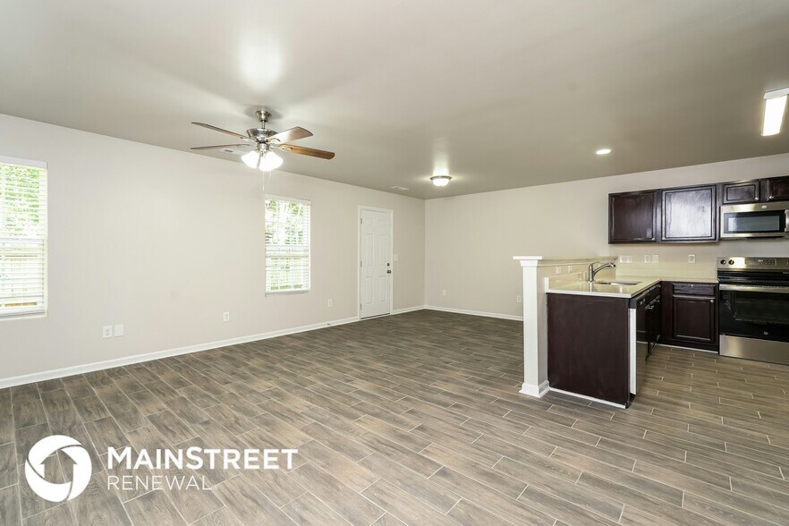 Building Photo - 2049 Chapel Park Ln