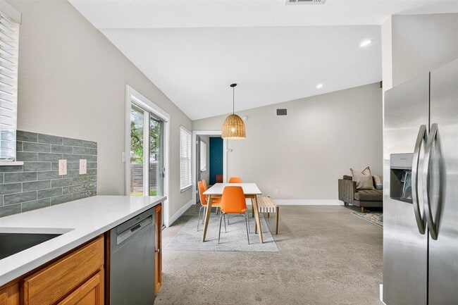 Building Photo - 1182 Waller St