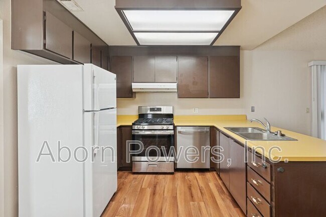 Building Photo - 7025 Catamaran Dr