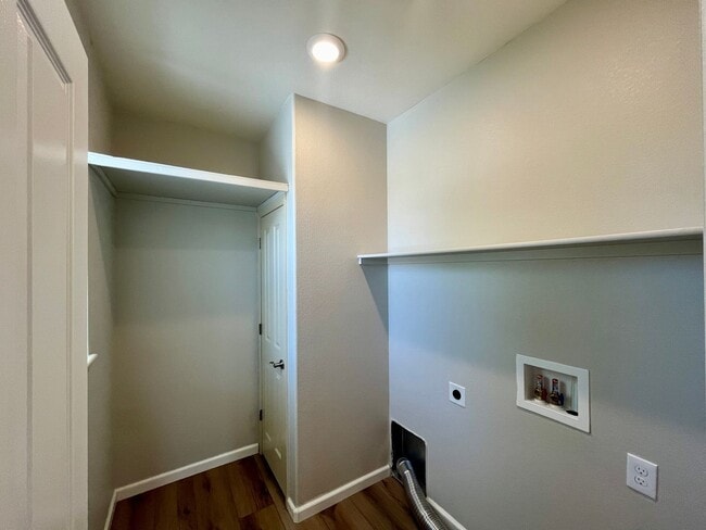 Building Photo - 350 Naples St