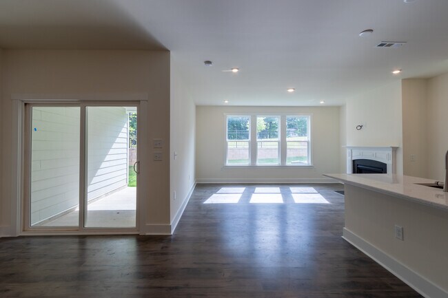 Building Photo - 493 Clark Creek Ln