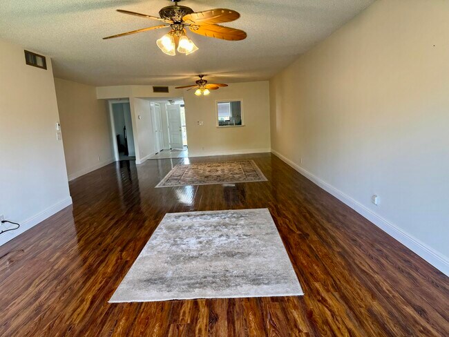 Building Photo - 300 N Hwy A1A