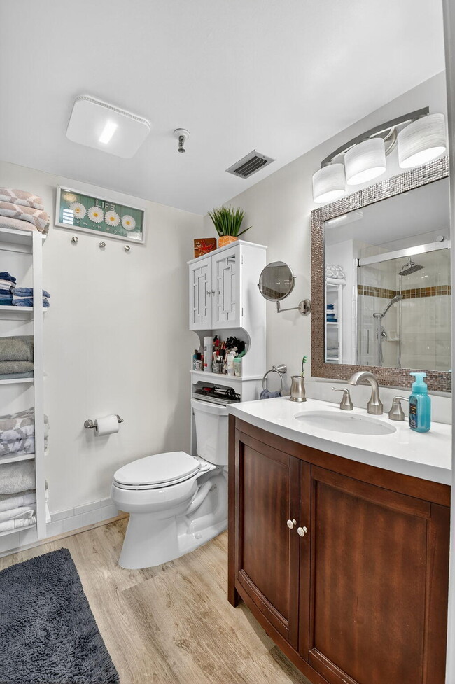 Building Photo - 14527 Bonaire Blvd
