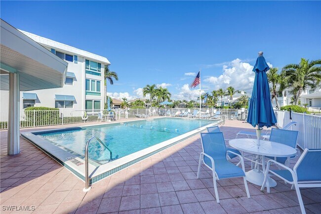 Building Photo - 2100 Gulf Shore Blvd N