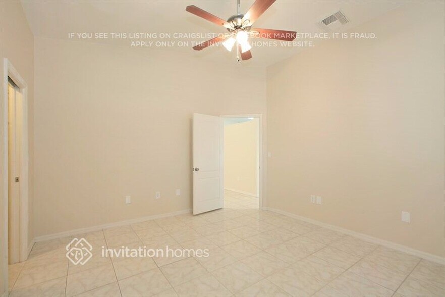 Building Photo - 504 SW 177th Ave