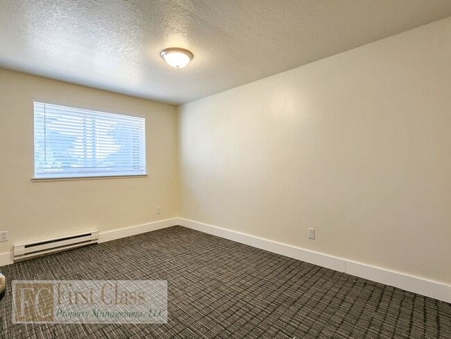 Building Photo - 3022 SE 38th Ct