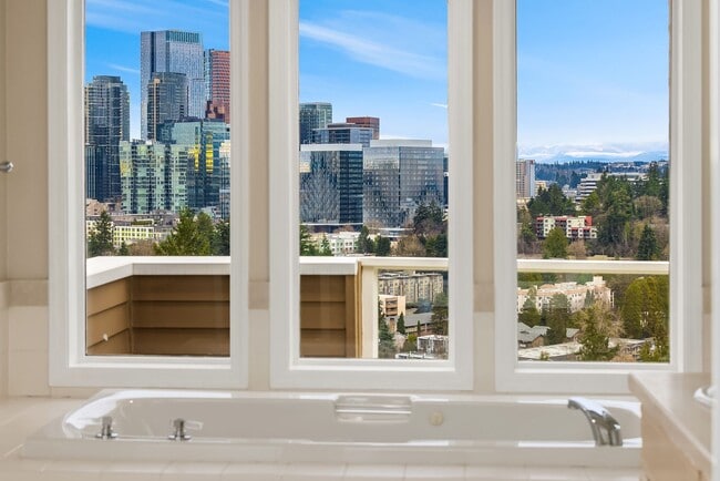 Building Photo - 9610 SE 7th St