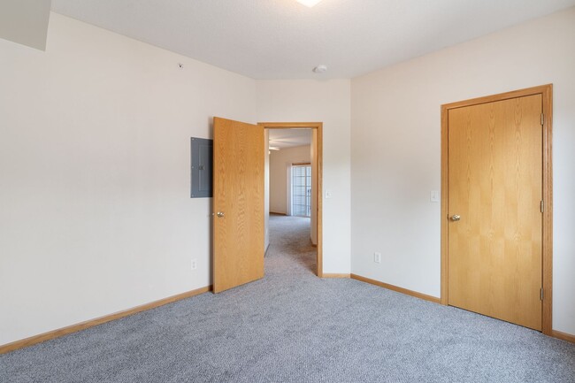 Building Photo - $1,150 | 2 Bedroom, 1 Bathroom Condo | Pet...