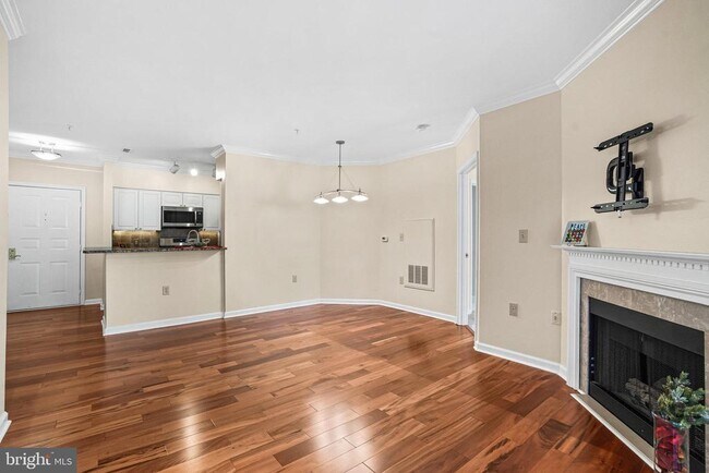 Building Photo - 2204 Westcourt Ln