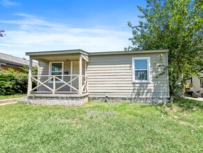 Building Photo - 2421 Stovall Dr