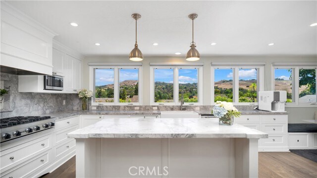 Primary Photo - 10 Flintridge