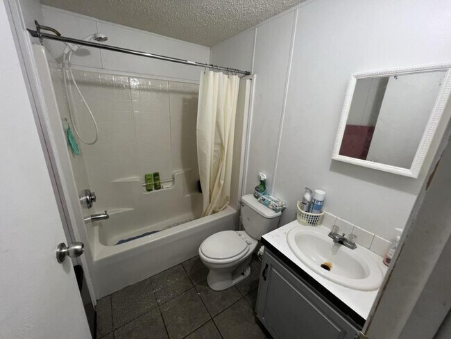 Building Photo - 5135 N Western Dr